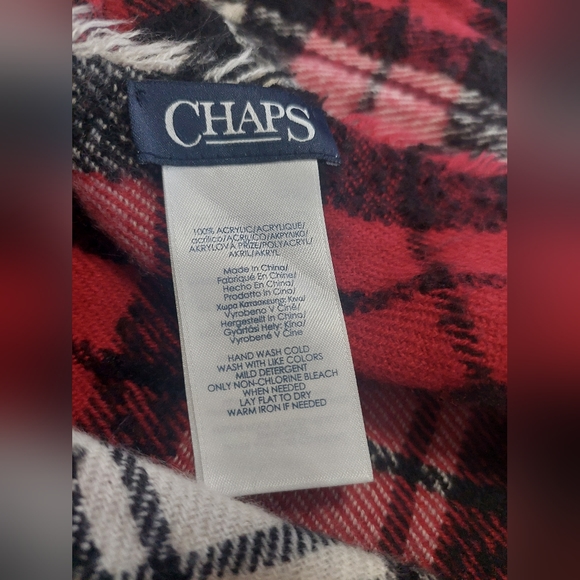 Lot of three scarves (red plaid by Chaps, tan cashmere pashmina, pink soft knit) - Picture 5 of 13